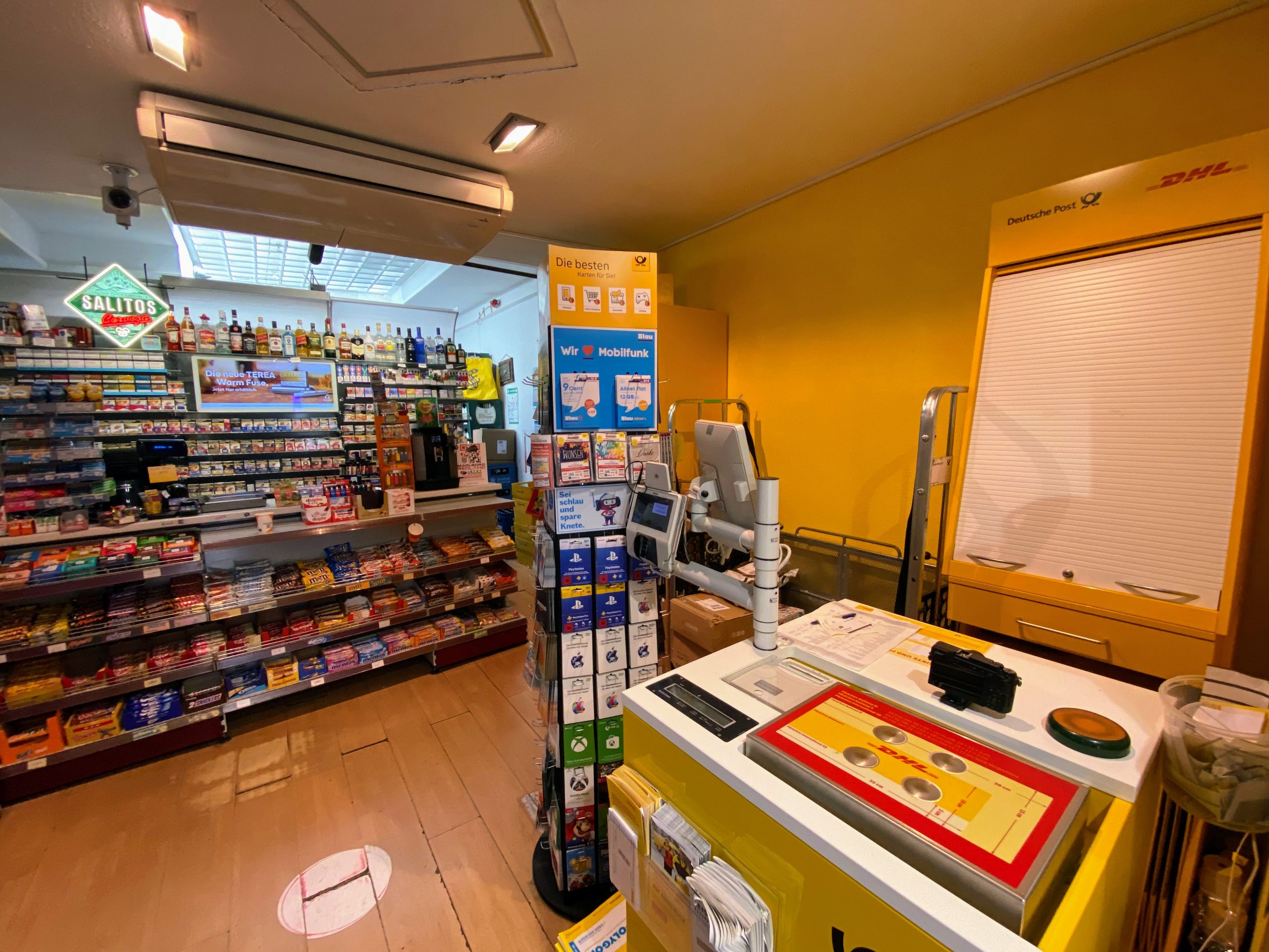 DHL Paketshop Ansicht seitlich